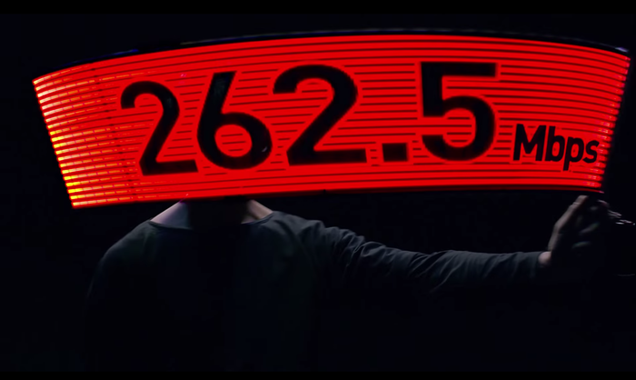 PREMIUM 4G「Get Speed」篇　：話題のLEDジャグリング,グラフィックポイ